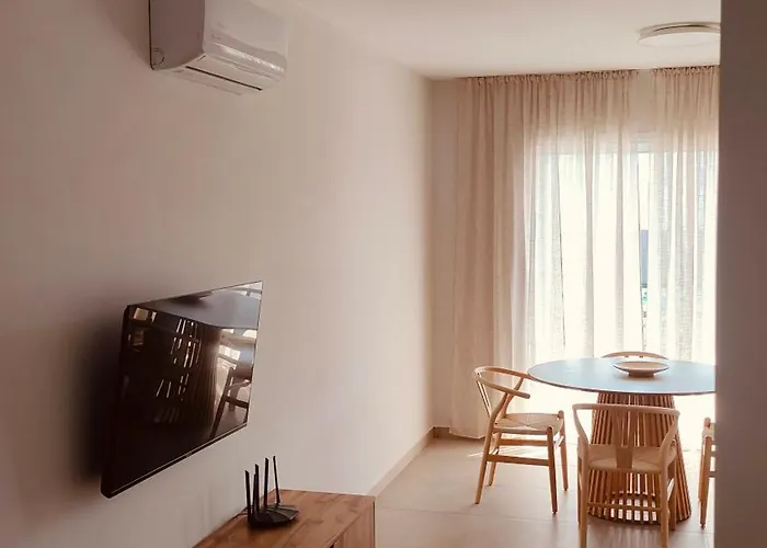 Two Bedroom With Pool شقة