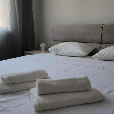 Daire Two Bedroom With Pool