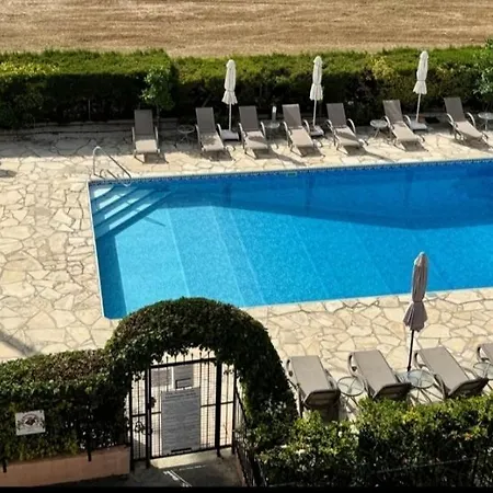 Apartment Two Bedroom With Pool *